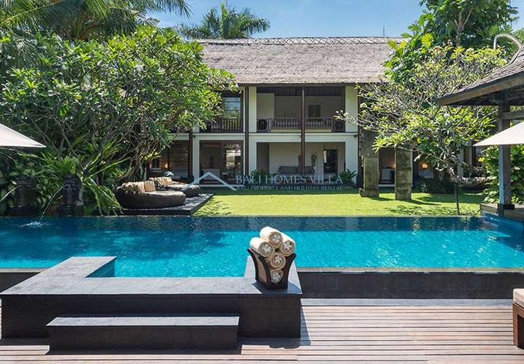 villa 3 bedroom luxury central seminyak walking distance to beach high technology for sale 11