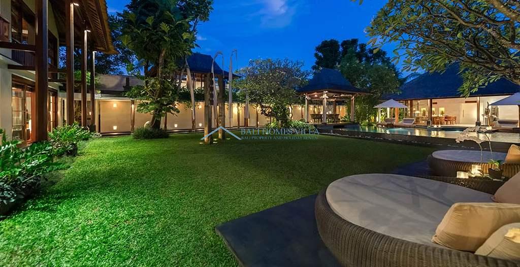 villa 3 bedroom luxury central seminyak walking distance to beach high technology for sale 3