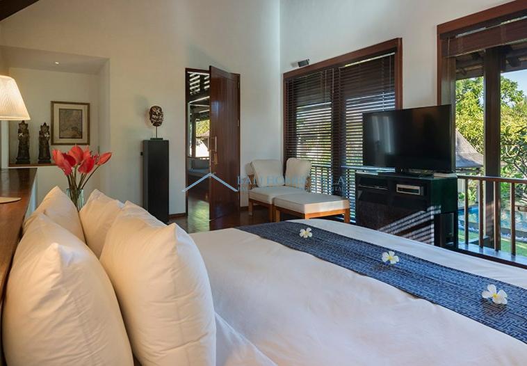 villa 3 bedroom luxury central seminyak walking distance to beach high technology for sale 6